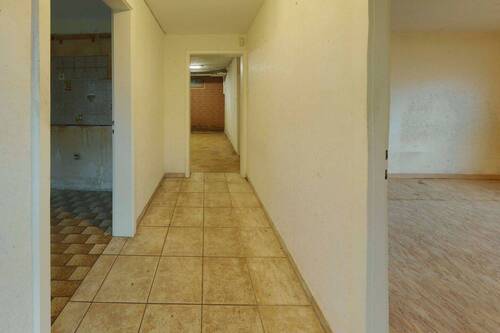 Eingangsbereich - 7 Zimmer Einfamilienhaus zum Kaufen in Murrhardt