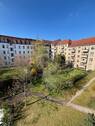 Blick in den Innenhof vom Balkon - Etagenwohnung mit 57,00 m&sup2; in Dresden zum Kaufen