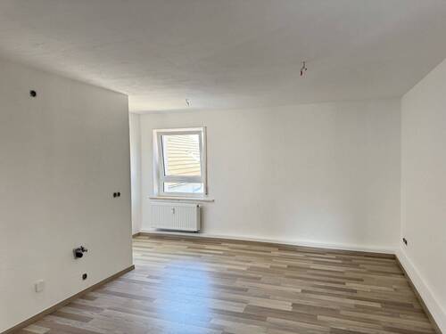 1_Wohnen-Küche - Helle 2-Zimmer-Wohnung im Zentrum von Weisendorf