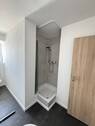 2_Badezimmer - Etagenwohnung mit 52,00 m&sup2; in Weisendorf zur Miete