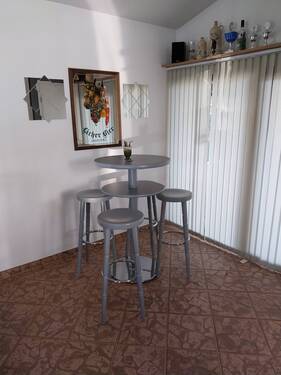 Bar im EG mit Sitzgelegenheit.jpg - 