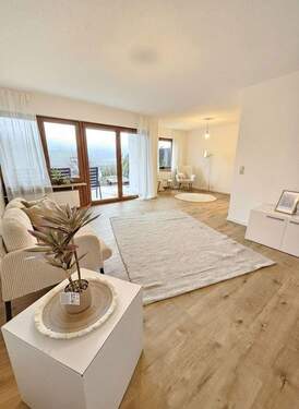 Wohnzimmer - Bezugsfreies Haus auf 5 Zimmer mit Terrasse und Garage