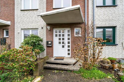 Hauseingang - Gepflegtes Reihenmittelhaus in Lübeck-St. Getrud mit Südterrasse, kleinem Garten und Balkon