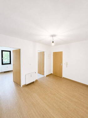 Flur_aus_Sicht_Wohnzimmer - 2 Zimmer Etagenwohnung in München