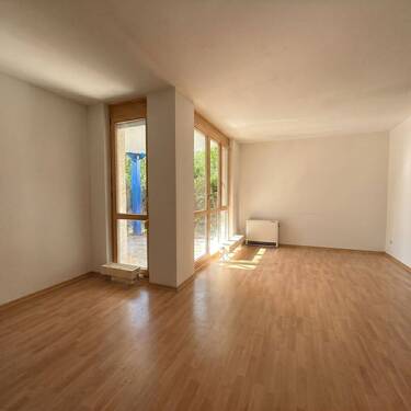 Wohnzimmer - 2 Zimmer Etagenwohnung zum Kaufen in Markkleeberg