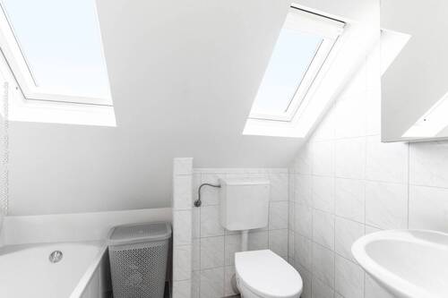 Vorderhaus - Wohnung DG Badezimmer - 