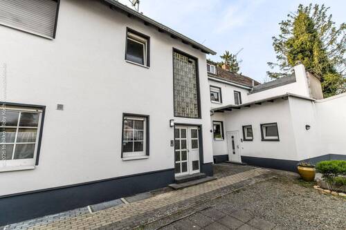 Zwei Hauseingänge - Mehrfamilienhaus, Wohnhaus mit 321,00 m&sup2; in Dreieich zum Kaufen