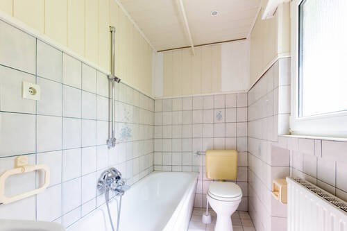 Badezimmer Erdgeschoss - Mehrfamilienhaus, Wohnhaus mit 145,00 m² in Arnsberg zum Kaufen