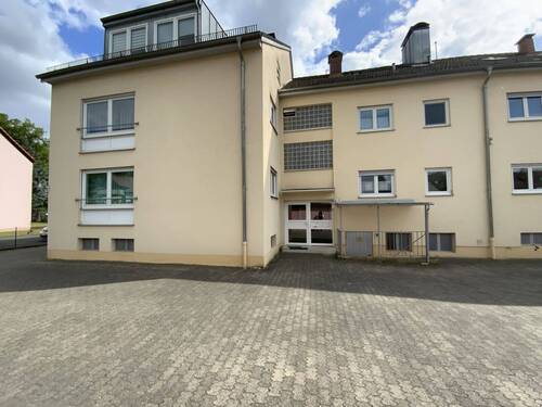 Hauseingang - 2 Zimmer Etagenwohnung zum Kaufen in Bubenreuth