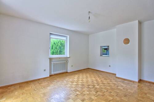 Essplatz mit Durchreiche und Kaminanschluss - Doppelhaushälfte mit 125,00 m² in Gauting zum Kaufen