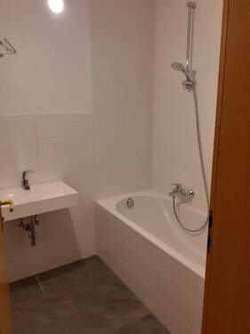 Bad W2 - Mehrfamilienhaus, Wohnhaus mit 314,20 m² in Wilkau-Haßlau zum Kaufen