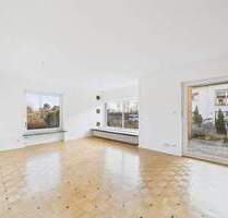 Frisch renovierte Erdgeschosswohnung mit Südwestterrasse und umliegenden Garten - Feldkirchen-Westerham