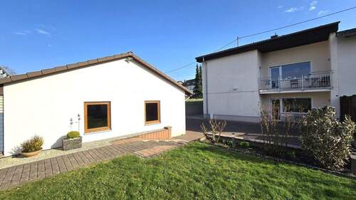 Doppelgarage, Gebäuderückseite - 