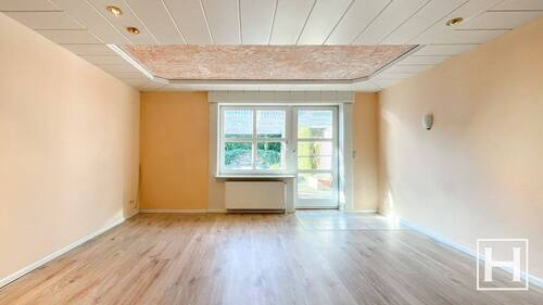 Wohnzimmer - 4 Zimmer Reihenmittelhaus zum Kaufen in Bad Segeberg