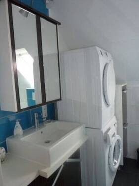Das Bad mit Waschmaschine / Trockner - 