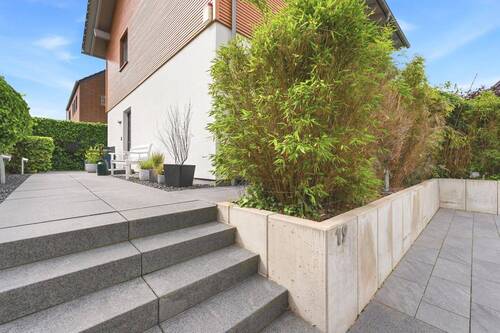 Bild 1 - Gepflegtes, freistehendes Einfamilienhaus