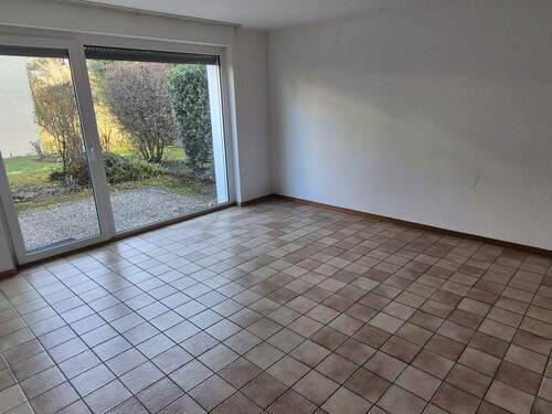 Wohnzimmer - 2 Zimmer Terrassenwohnung zur Miete in Pforzheim