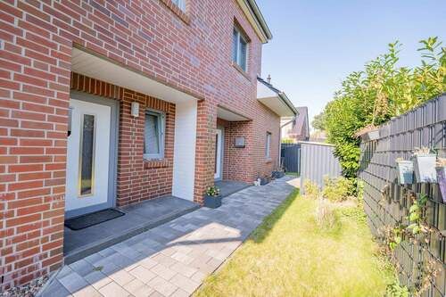 Eingang - Geräumige Doppelhaushälfte mit 4 Zimmern in ruhiger Lage