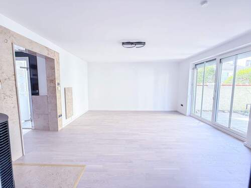 Wohnzimmer - 2 Zimmer Etagenwohnung zum Kaufen in München