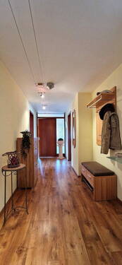 Eingangsbereich / Flur - innenstadtnah, großzügig, behaglich wohnen - 4 Zimmer - 103,36 m² - EBK - Garage - provisionsfrei