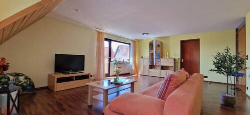 Wohnzimmer - 4 Zimmer Etagenwohnung zum Kaufen in Winnenden