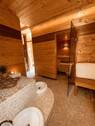 Holzverkleideter Wellnessraum - 