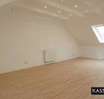 WOHNEN ZWISCHEN KÖNIGSTOR UND FRIEDRICH-EBERT-STR. | 2 Zimmer | Frei ab 01.09.2025| Dachgeschoss - Kassel / Mitte