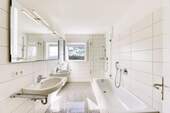 Bad mit Fenster - 
