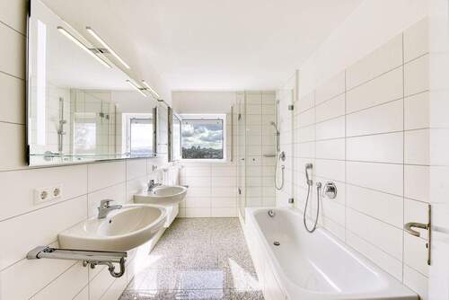 Bad mit Fenster - 
