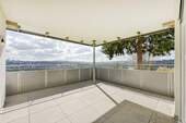 Balkon nach Süd-Osten - +++ toller Fernblick zum Max-Eyth-See & Neckar - erste Reihe an den Weinbergen - hochwertig modernisiert - EBK & Gara...