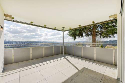 Balkon nach Süd-Osten - +++ toller Fernblick zum Max-Eyth-See & Neckar - erste Reihe an den Weinbergen - hochwertig modernisiert - EBK & Gara...