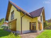 Außenansicht - Willkommen zu Hause - Charmante Doppelhaushälfte mit Herz, Stil und Gartenidylle in Moorenweis