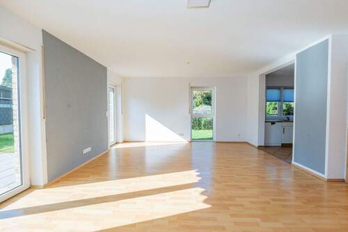 Wohn- und Esszimmer - Doppelhaushälfte mit 125,00 m&sup2; in Himmelpforten zum Kaufen