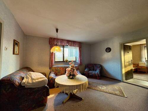 Wohnzimmer - Einfamilienhaus mit 137,00 m&sup2; in Oberthulba zum Kaufen