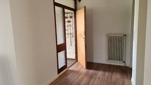 Eingang - Einfamilienhaus in begehrter Lage mit großzügigem Südhang-Grundstück