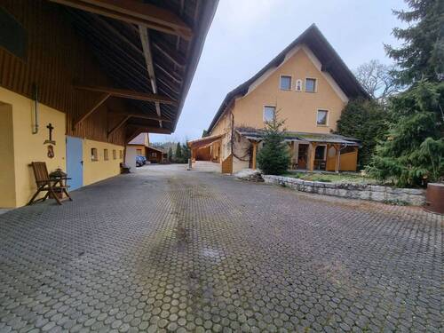 Bild 1 - VB - Viel Platz, uneinsehbarer Aussenbereich mit gut erhaltenem 2 Familienhaus