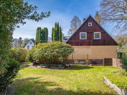 Baufeld mit Altbestand - 