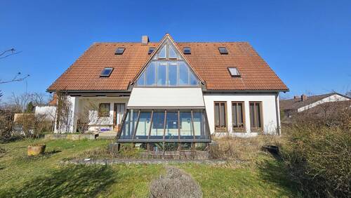 Hausansicht - Imposantes Haus in Landshut-Buchberg !