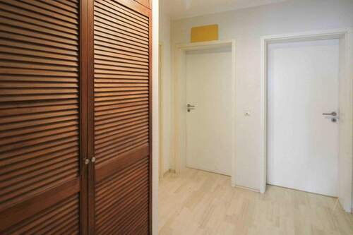 Flur mit Einbauschrank - 