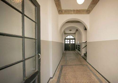 hauseingang - vermietet: 70 qm Gewerbe im 1. HH i.d. Manteuffelstr. Höhe Paul-Lincke-Ufer (WE20)