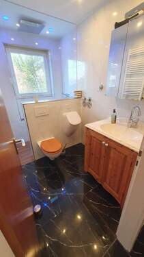 Tageslichtbad mit ebenerdiger Dusche - Etagenwohnung mit 75,00 m&sup2; in Starnberg zur Miete