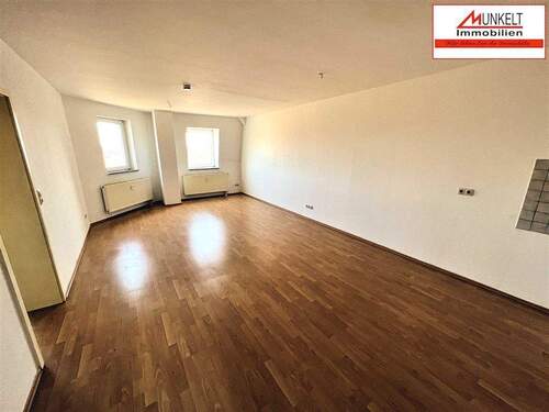 Wohnzimmer - 3 Zimmer Etagenwohnung in Zeitz