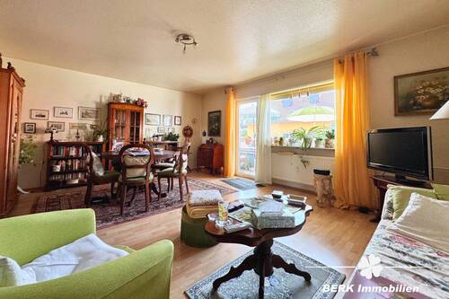 Bild 1 - BERK Immobilien - Charmante 2-Zimmer-Wohnung mit großer Loggia in Dietzenbach