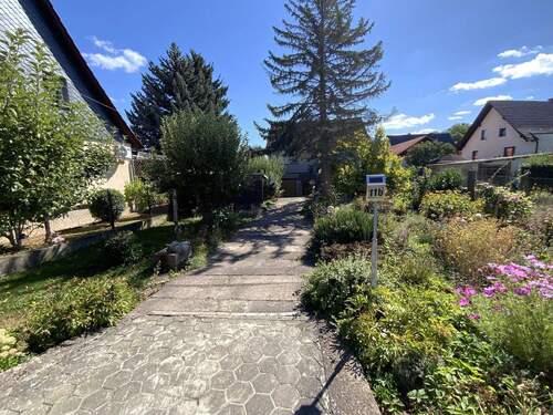 Grundstückszufahrt - 5 Zimmer Einfamilienhaus in Sondershausen