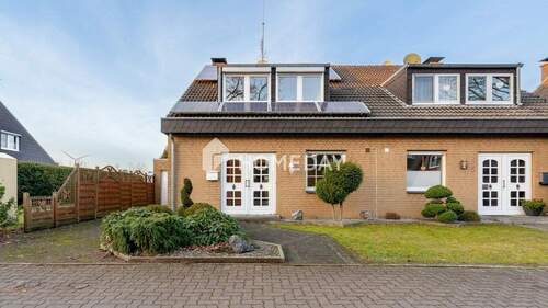 Außenansicht 1 - Einziehen & wohlfühlen: Modernisierte DHH mit Garten und Kamin