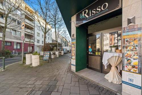Eingang - Etabliertes persisches Restaurant 'Risso' im attraktiven Stadtteil Friedrichstadt in Düsseldorf.