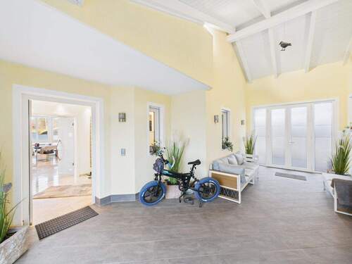 Raum zwischen Haus & Garage - 