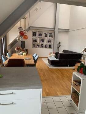 Blick ins Wohnzimmer - 