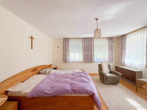 EG lichtdurchflutetes Schlafzimmer - 