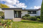 Zuwegung zum Hauseingang, Vorgarten - Smarte Doppelhaushälfte im Bungalowstil in Grömitz Ostsee